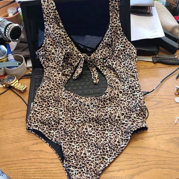 🚺 Ladies swimsuit XL - Picture 1 of 10